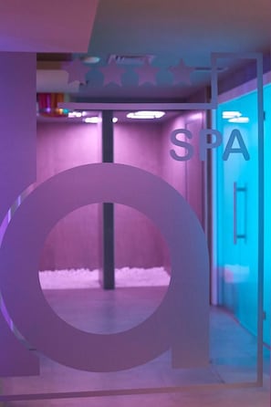 Sauna, hot tub, Turkish bath/hammam, body treatments, aromatherapy