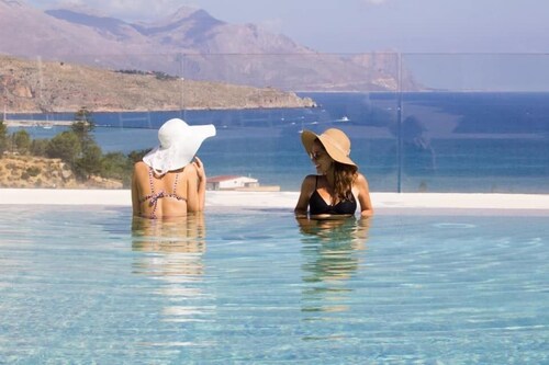 La Blanca Resort & Spa