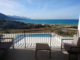 Deluxe Double Room | In-room safe, soundproofing, iron/ironing board, free WiFi