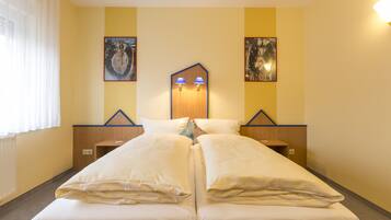 1 bedroom, premium bedding, desk, laptop workspace