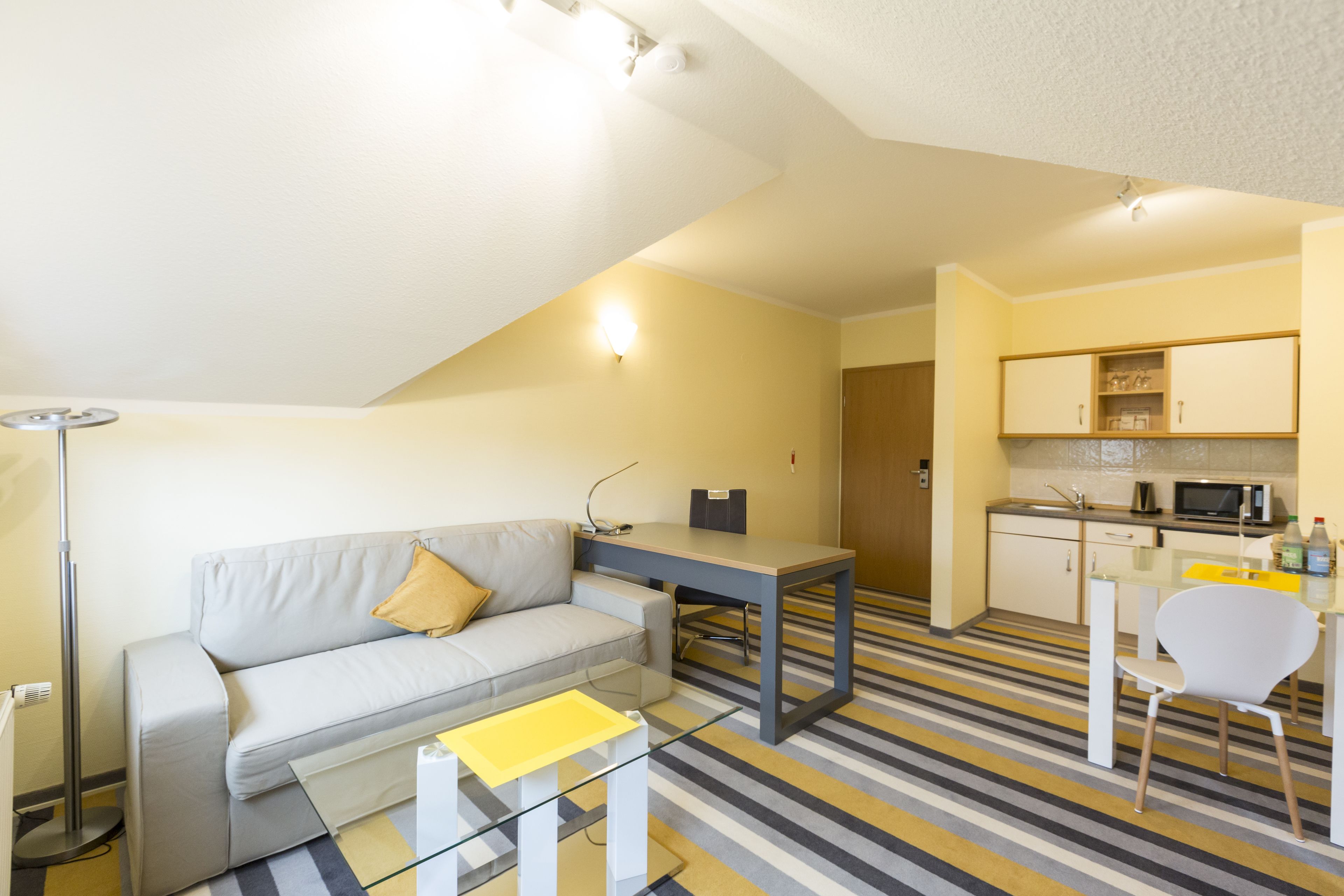 1 bedroom, premium bedding, desk, laptop workspace