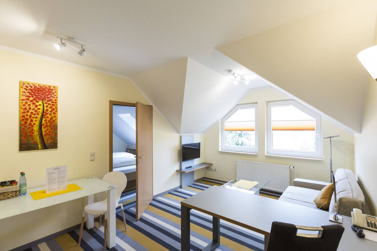 1 bedroom, premium bedding, desk, laptop workspace