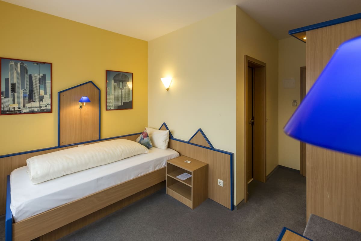 Ropa de cama de alta calidad y escritorio