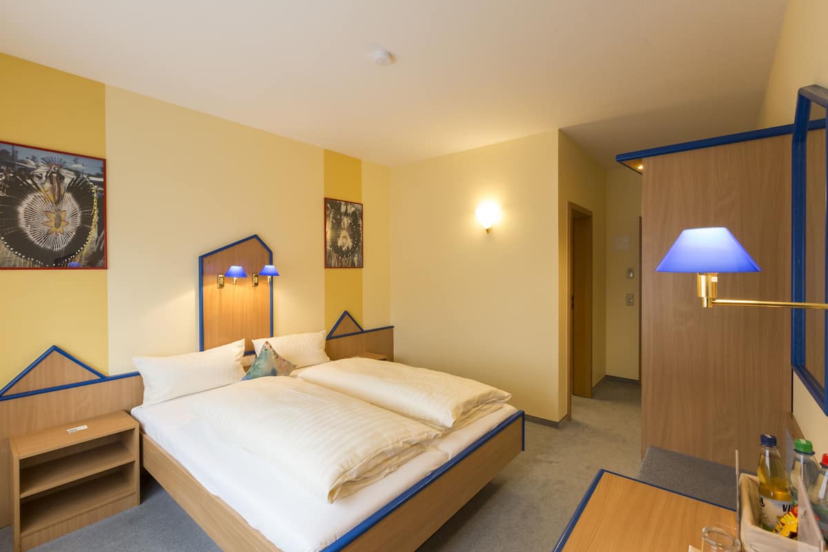 Ropa de cama de alta calidad y escritorio