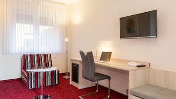 1 dormitorio, ropa de cama de alta calidad, escritorio