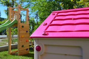 Children's play area - outdoor - Aparthotel Luxury Ovidiu Mamaia (Constanta)