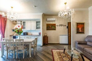 1 bedroom, minibar, individually decorated, individually furnished - Aparthotel Luxury Ovidiu Mamaia (Constanta)