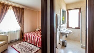 Deluxe Apartment, 2 Bedrooms, Balcony | 1 bedroom, minibar, individually decorated, individually furnished