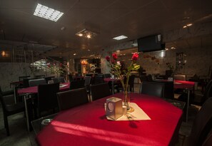 Se ofrece un desayuno continental (20 GEL por persona)