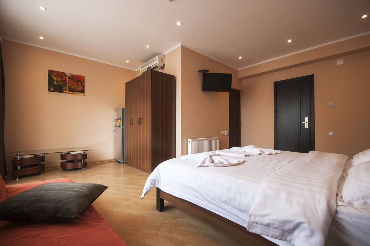 Junior Suite | Premium bedding, in-room safe, iron/ironing board (on request)
