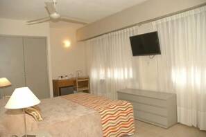 Superior Room | In-room safe, desk, free cribs/infant beds - Hotel Victoria (Pinamar)