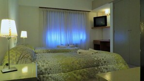 Standard Room | In-room safe, desk, free cribs/infant beds - Hotel Victoria (Pinamar)