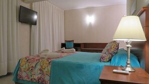 Deluxe Room | In-room safe, desk, free cribs/infant beds - Hotel Victoria (Pinamar)