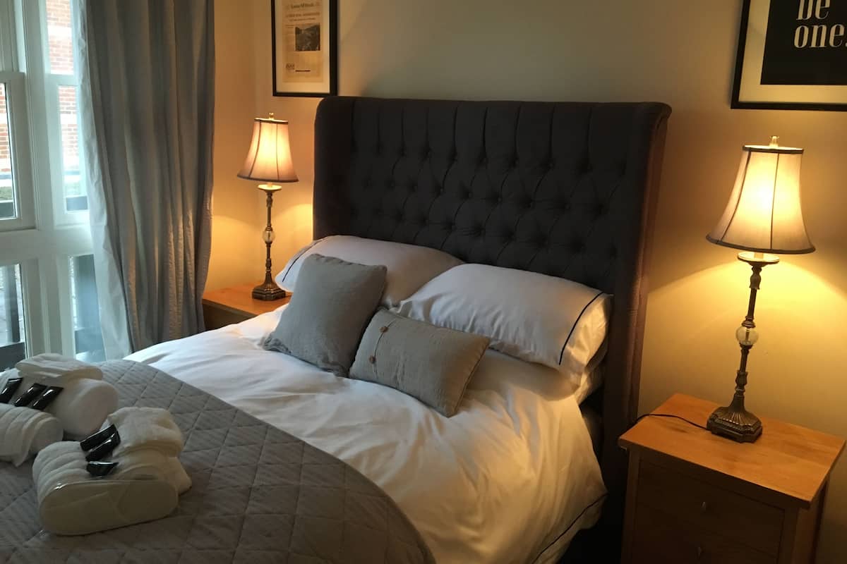 1 bedroom, premium bedding, in-room safe, desk