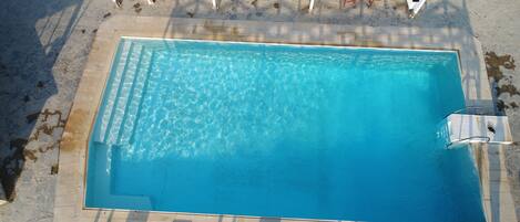 Free cribs/infant beds, free WiFi, bed sheets