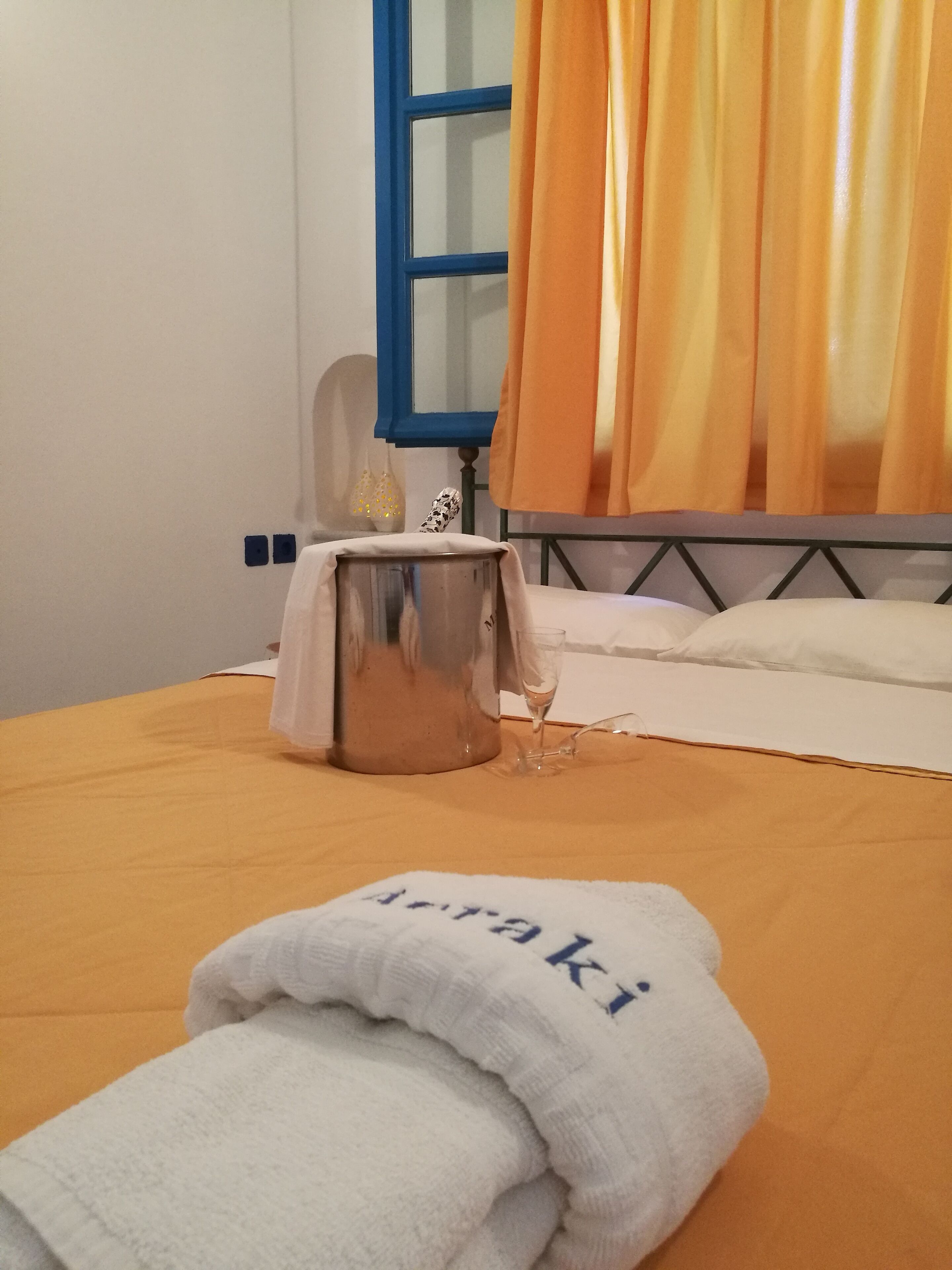 Free cots/infant beds, free WiFi, bed sheets