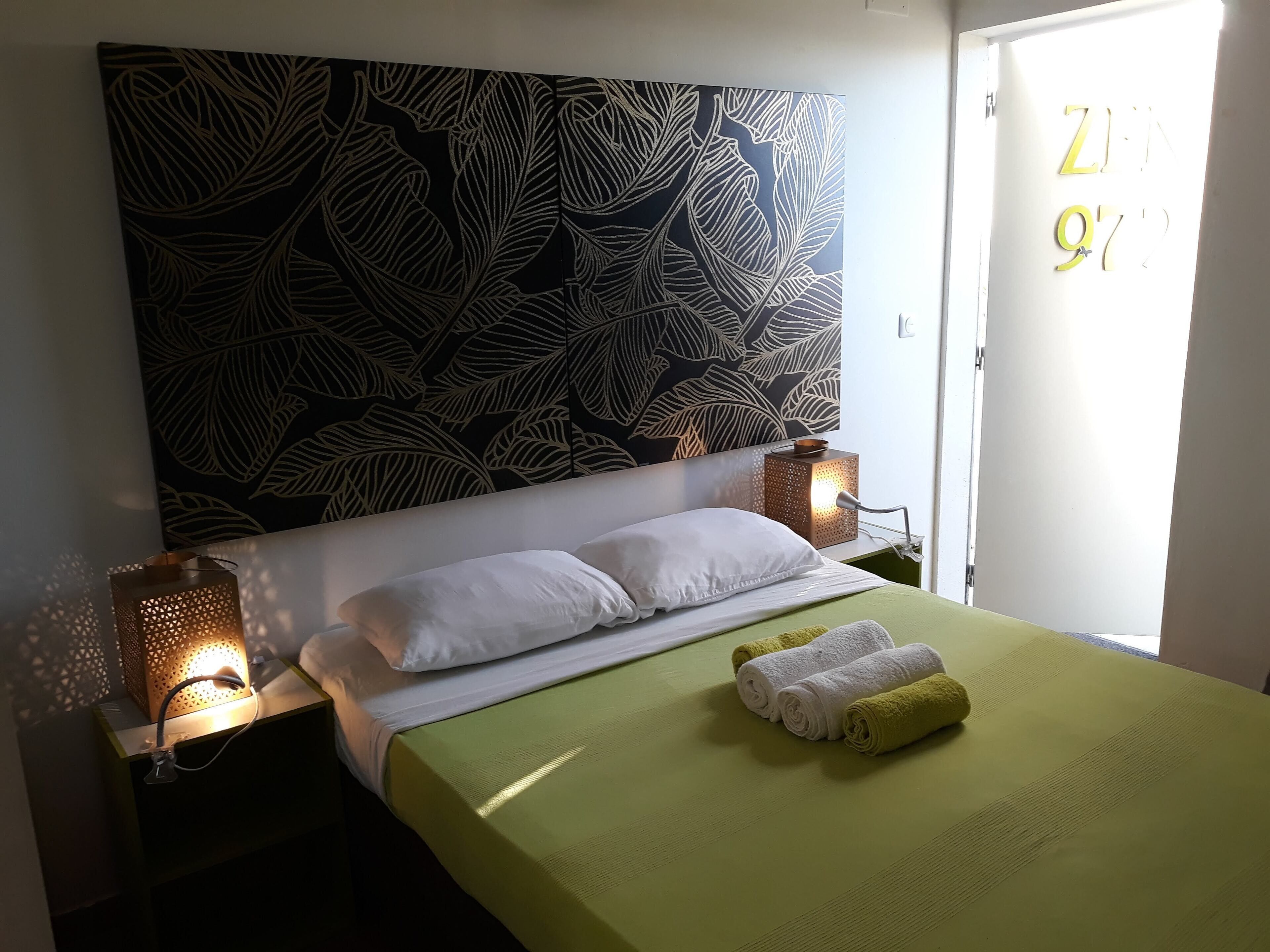 Double Room (Zen 972)