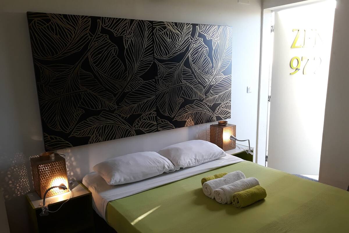 Double Room (Zen 972)
