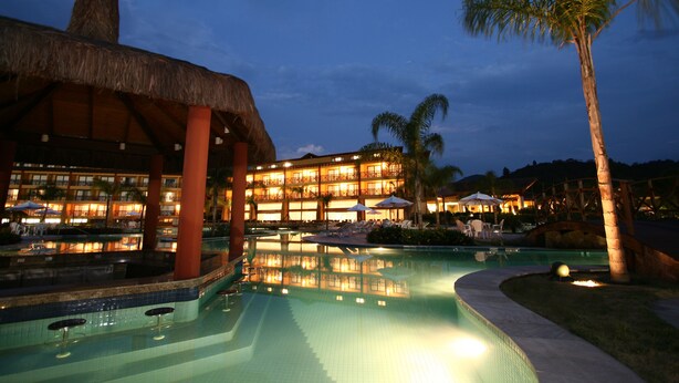 Bar en bord de piscine