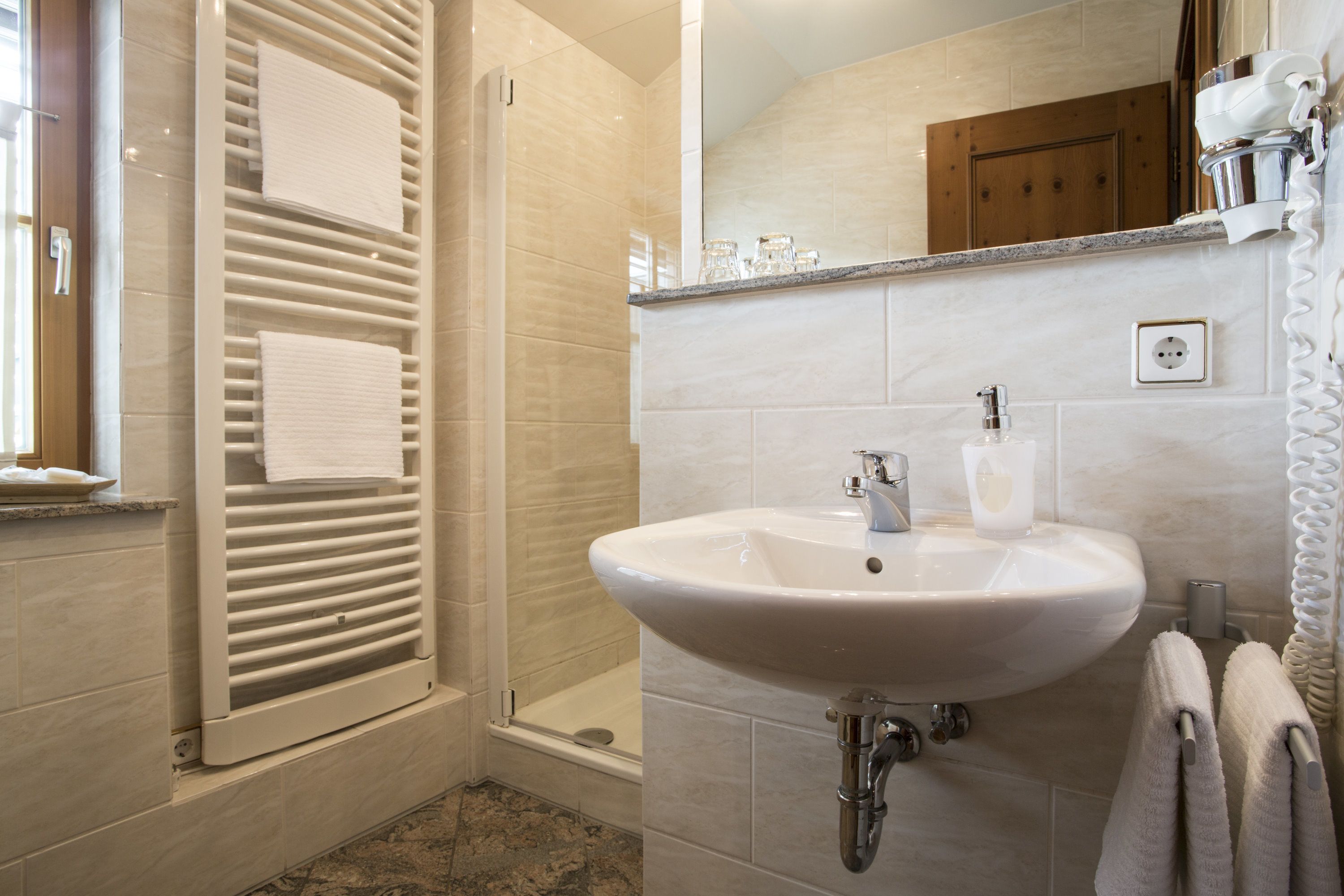 premium bedding, minibar, desk, free wifi