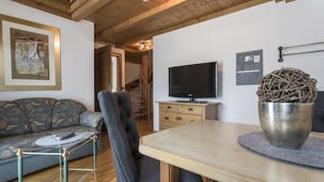 Hochwertige Bettwaren, Minibar, Schreibtisch, kostenloses WLAN