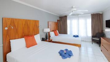 Caja de seguridad en la habitación y escritorio