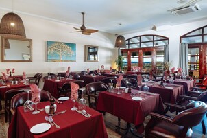 2 restaurants, breakfast, lunch, dinner served; international cuisine