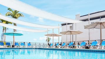 Outdoor pool, sun loungers