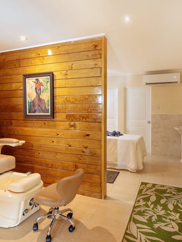 Deep-tissue massages, 1 treatment room, manicures and pedicures