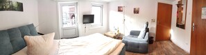 Chambre Simple | Coffres-forts dans les chambres, Wi-Fi gratuit, draps fournis