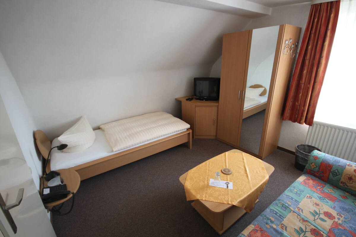 Economy eenpersoonskamer | Een kluis op de kamer, gratis wifi, beddengoed