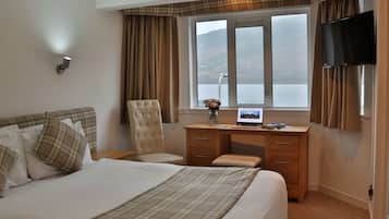 Comfort Double Room, 1 Double Bed, Lake View | Iron/ironing board, bed sheets