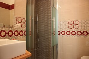 Deluxe Studio Suite, 1 Bedroom, City View | Bathroom shower