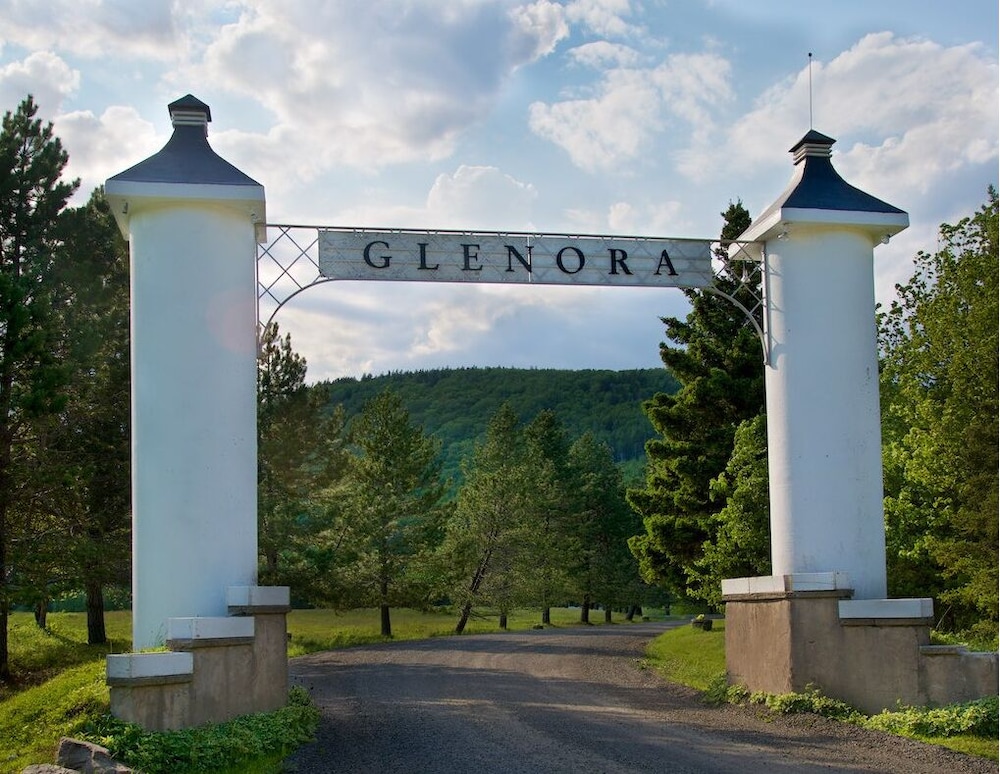 Glenora Inn & Distillery by null