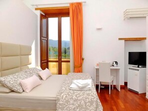 Minibar, desk, rollaway beds, free WiFi
