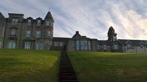 Property grounds - 14 Lomond Castle (Alexandria)