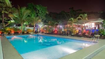Outdoor pool, sun loungers