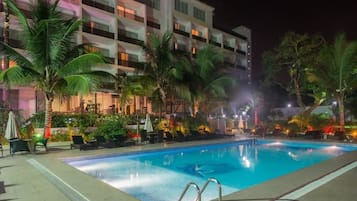 Outdoor pool, sun loungers