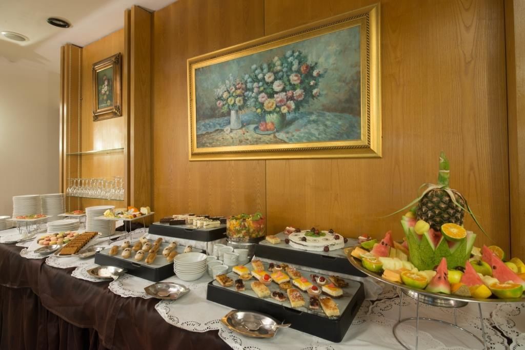 daily buffet breakfast (eur 15.24 per person)