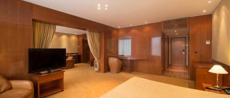 Suíte premium | Frigobar (abastecido com alguns itens grátis), cofres nos quartos