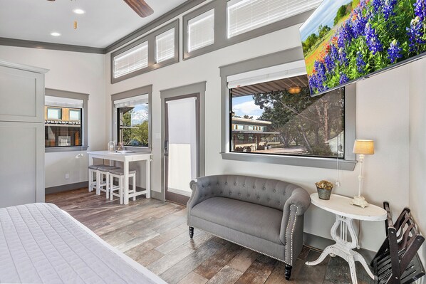 Cabin | Premium bedding, free WiFi, bed sheets - 7A Ranch (Wimberley)