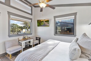 Cabin | Premium bedding, free WiFi, bed sheets