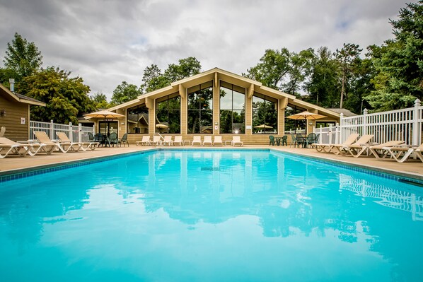 Innenpool, Außenpool