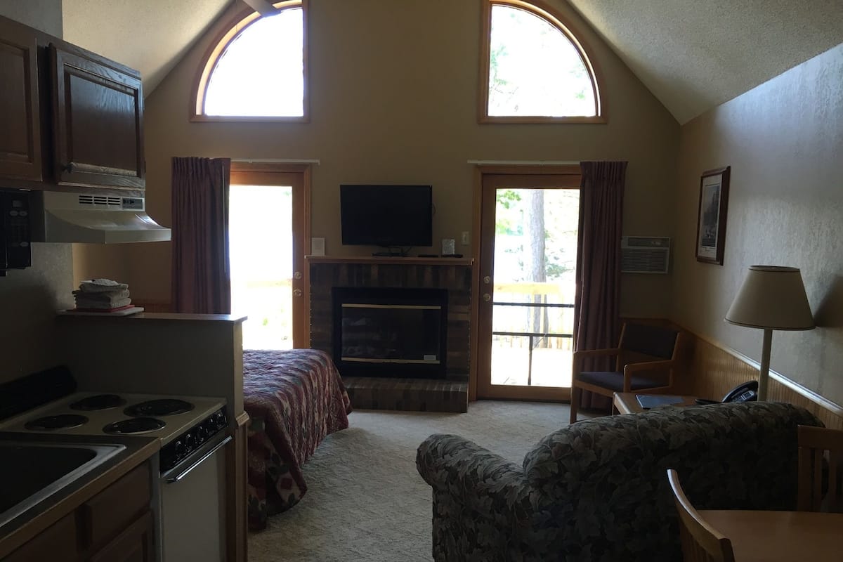 Classic Condo, 1 Bedroom, Lake View | 1 bedroom, iron/ironing board, free cots/infant beds, rollaway beds