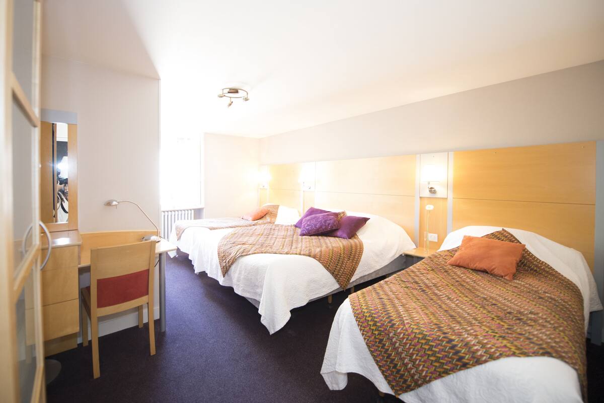 Family Suite, Multiple Beds | Desk, iron/ironing board, free WiFi
