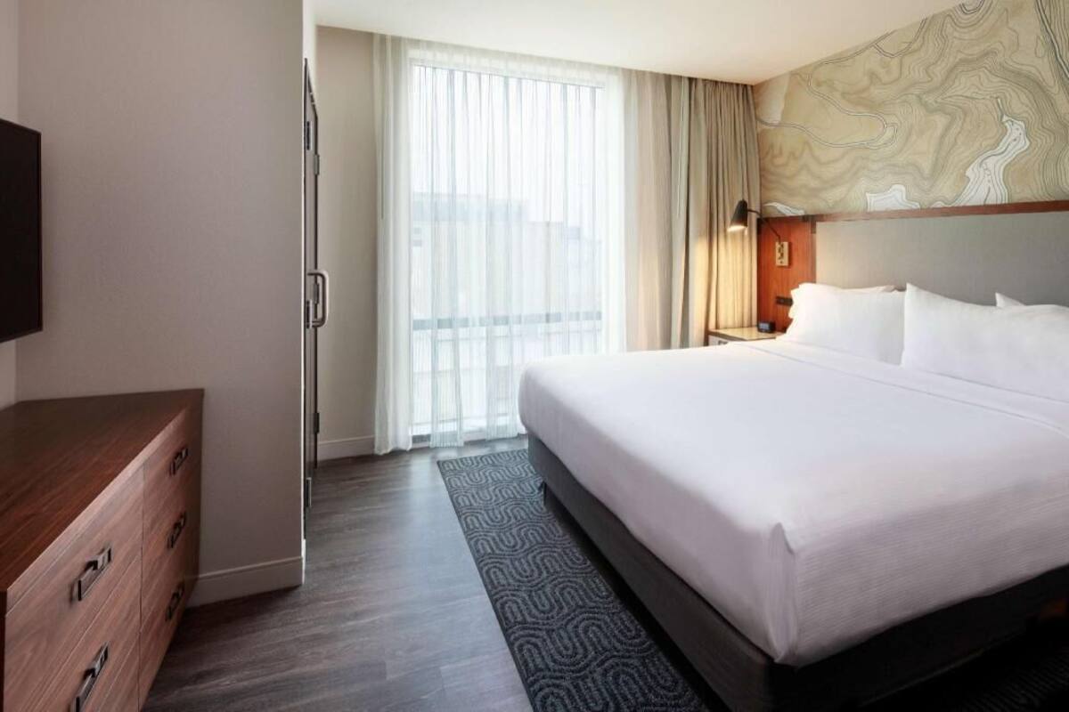 Coffre-fort, bureau, rideaux dâobscurcissement