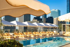 Outdoor pool, pool cabanas (surcharge), pool loungers - Waldorf Astoria Beverly Hills (Beverly Hills)