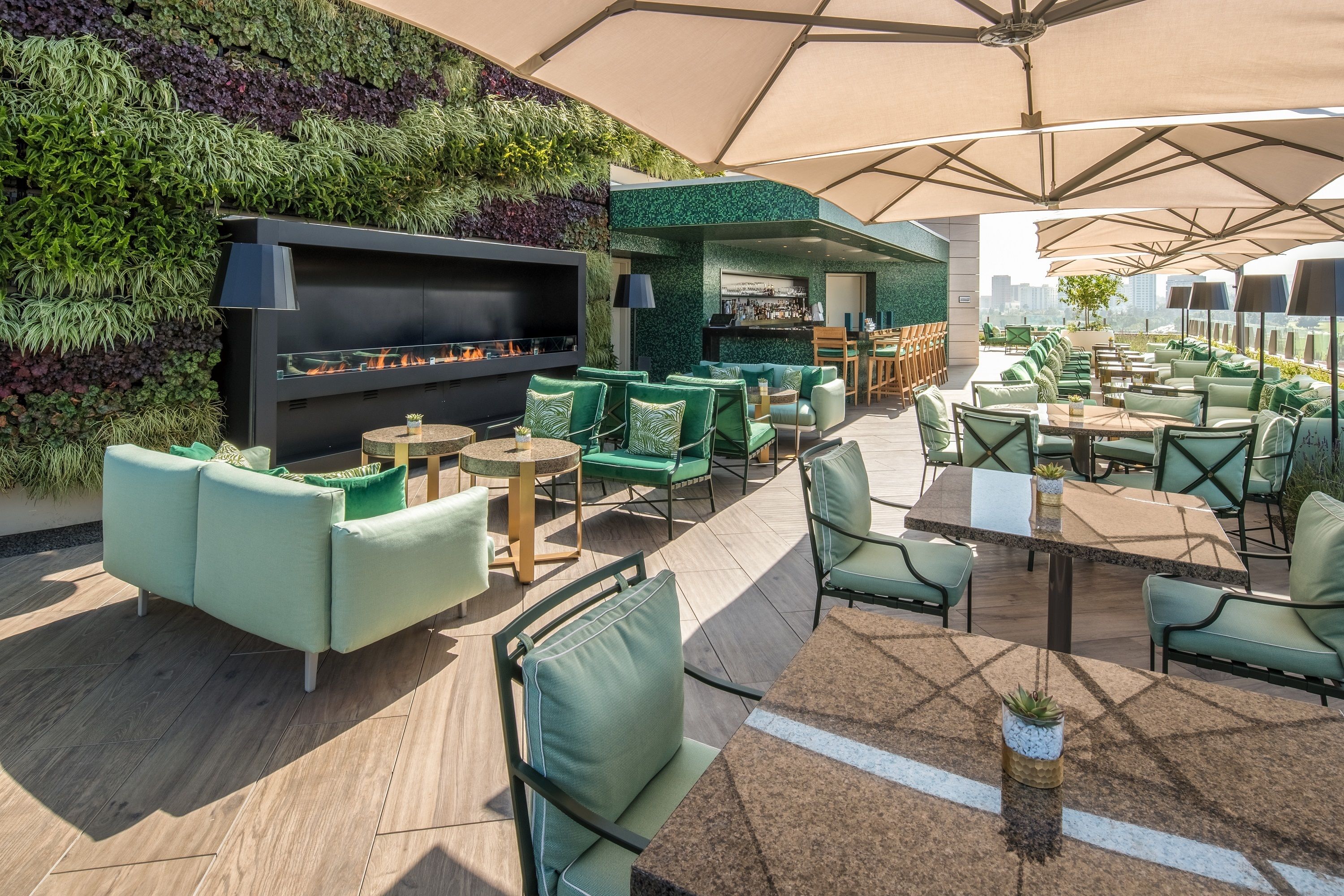 3 restaurants, breakfast, lunch, dinner served; French cuisine