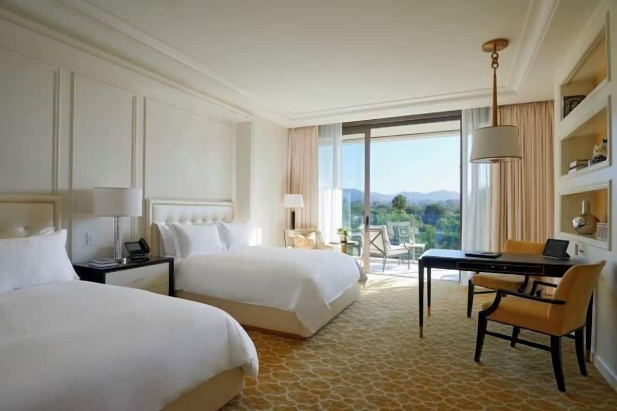 Luxe beddengoed, een minibar, een kluis op de kamer, een bureau
