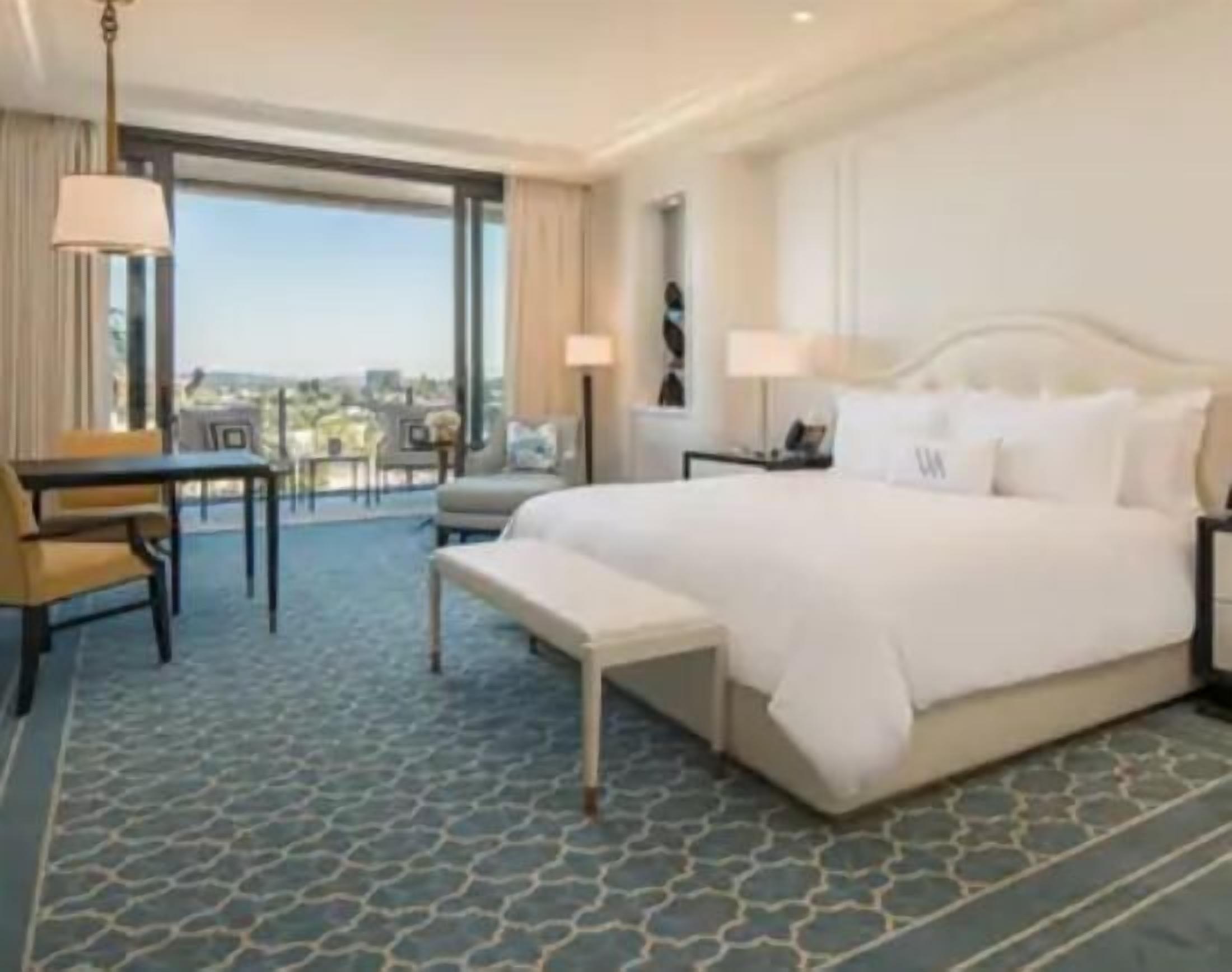 Ropa de cama de alta calidad, minibar, caja fuerte y escritorio